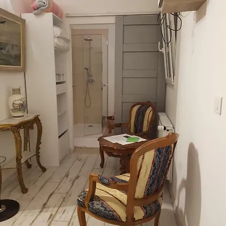 La Longere Des Glycines Bed & Breakfast